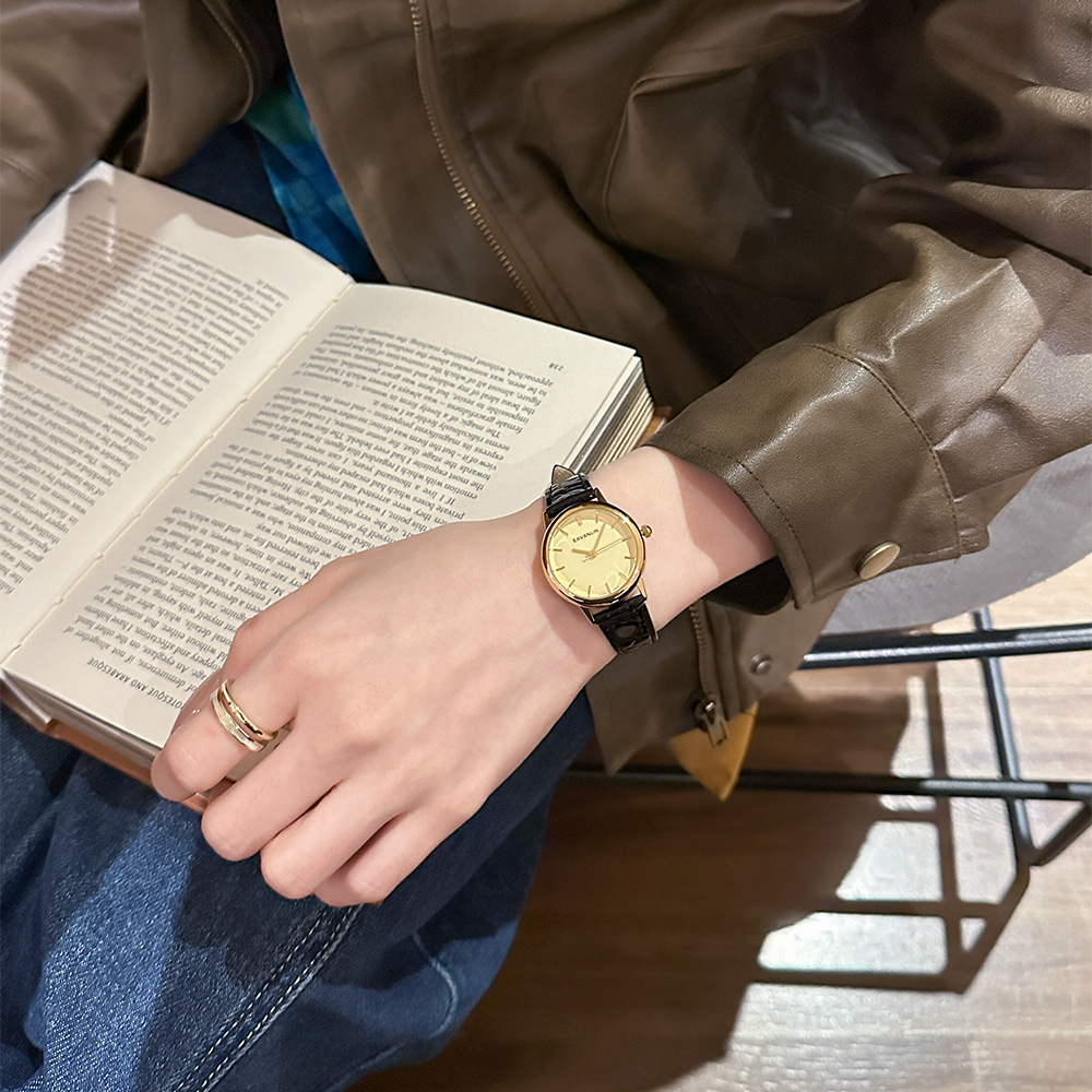 ساعة كوارتز جديدة فاخرة بحزام  - مراجعة Luxury Watch Gold And Black وسعره
