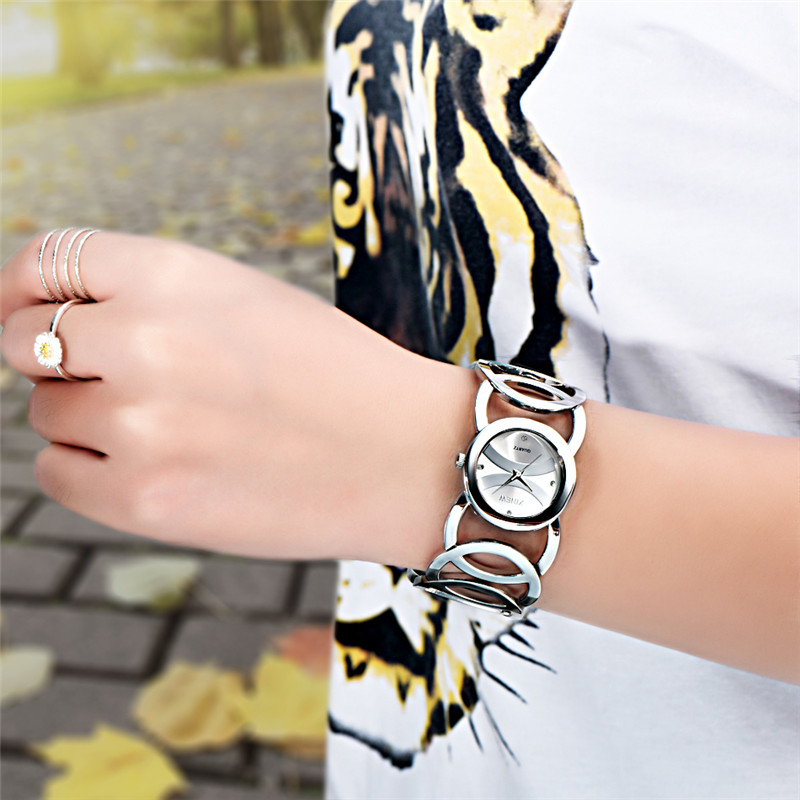 العلامة التجارية الفاخرة سيدة  - مراجعة Luxury Watch Brand For Women وسعره