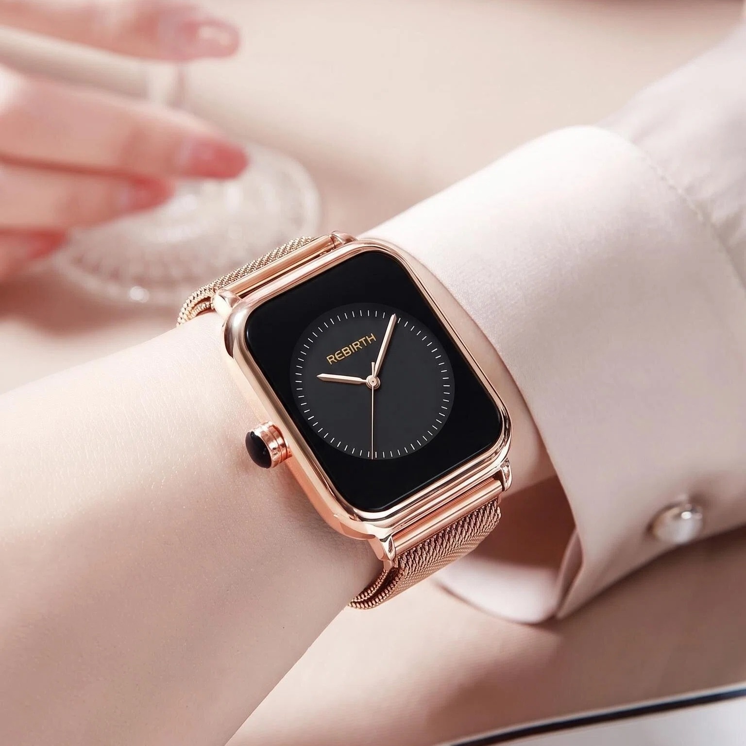 ساعة نسائية فاخرة مربعة الشكل، - مراجعة Luxury Watch Gold And Black وسعره