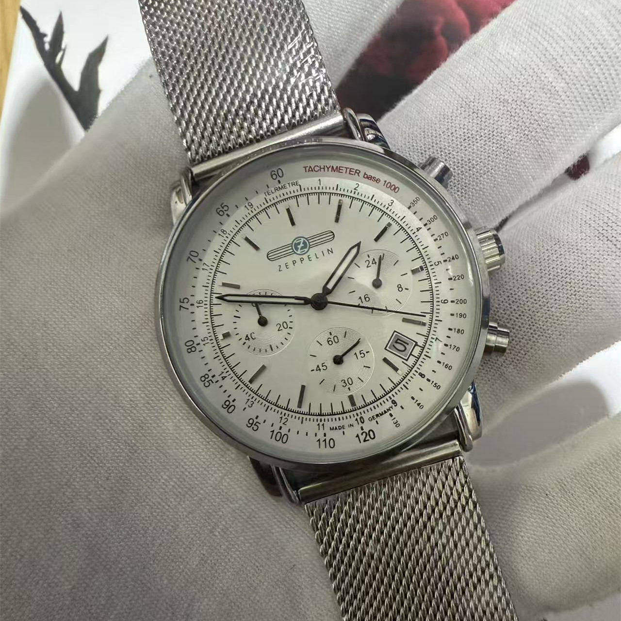 ساعات يد عصرية للزوجين من ZEPP - مراجعة Luxury Watch Audemars Piguet وسعره