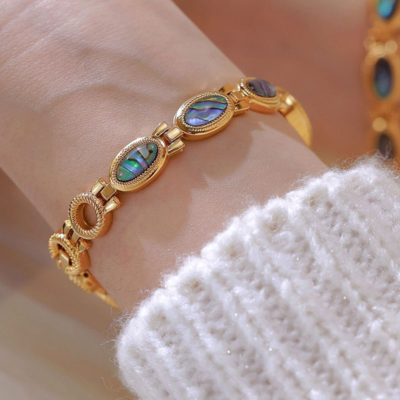 ساعة كلاسيكية طبيعية فاخرة من  - مراجعة Luxury Watch Gold And Black وسعره