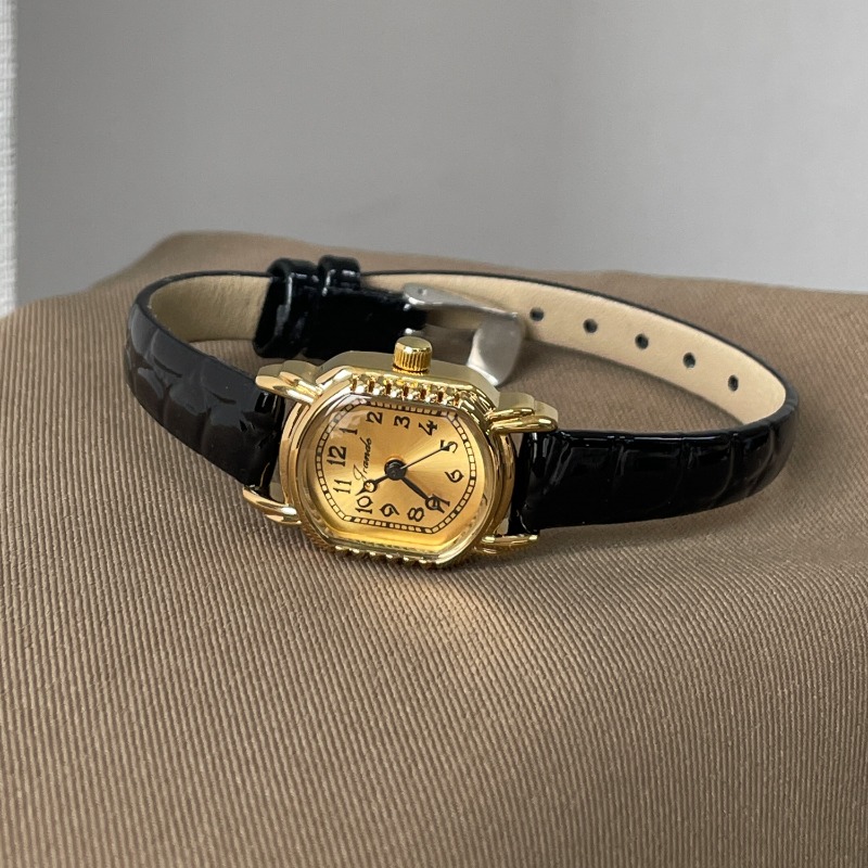 ساعة كوارتز نسائية بيضاوية كلا - مراجعة Luxury Watch Gold And Black وسعره