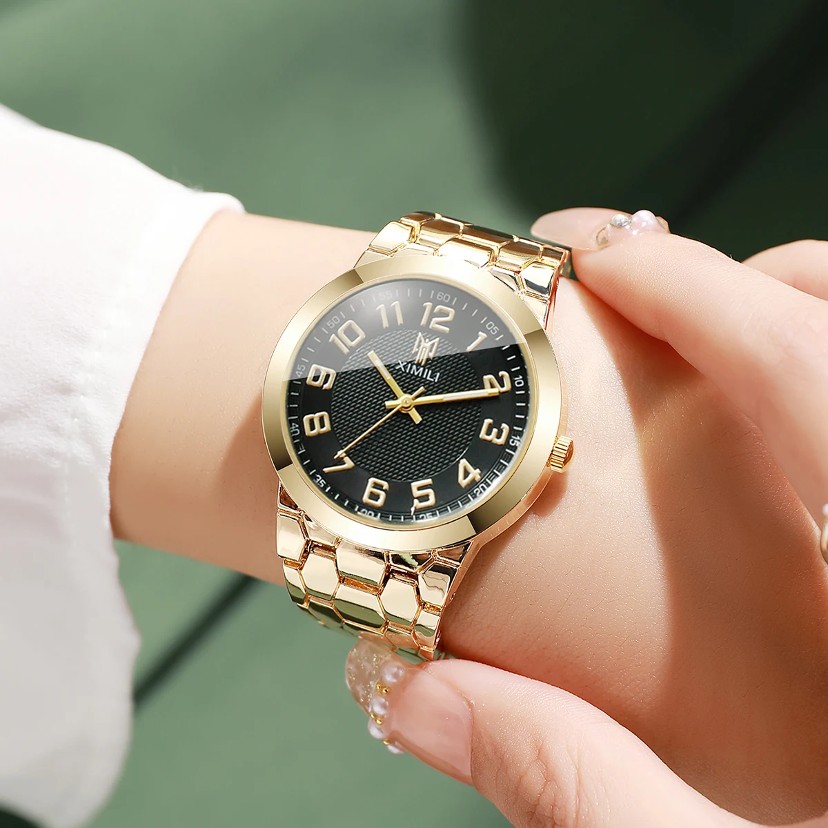 ساعة يد نسائية فاخرة بلون ذهبي - مراجعة Luxury Watch Gold And Black وسعره