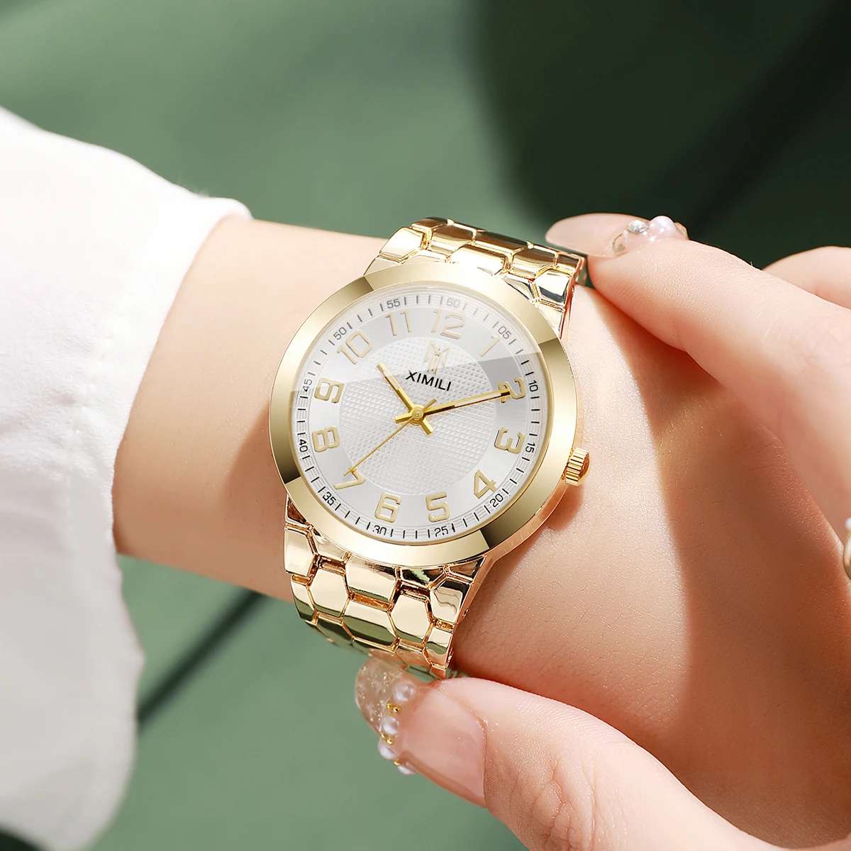 ساعة يد نسائية فاخرة بلون ذهبي - مراجعة Luxury Watch Gold And Black وسعره