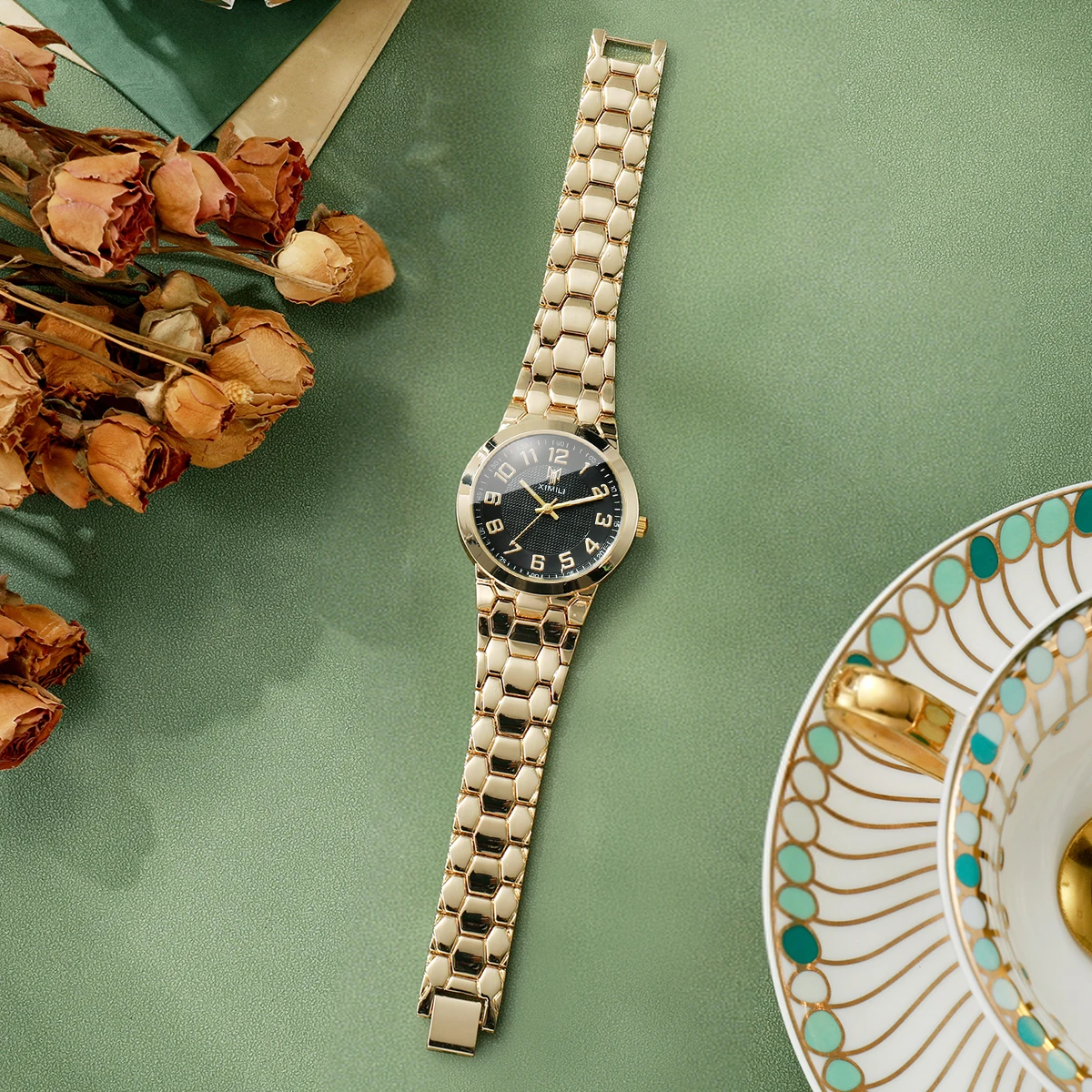 ساعة يد نسائية فاخرة بلون ذهبي - مراجعة Luxury Watch Gold And Black وسعره