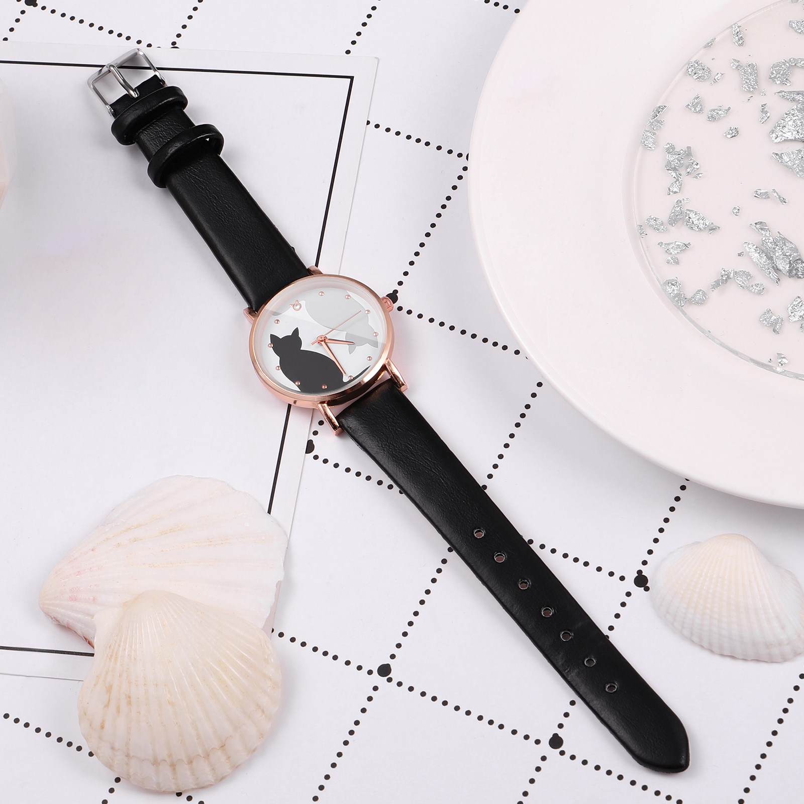 ساعة يد كرتونية على شكل قطة بح - مراجعة Luxury Watch Gold And Black وسعره