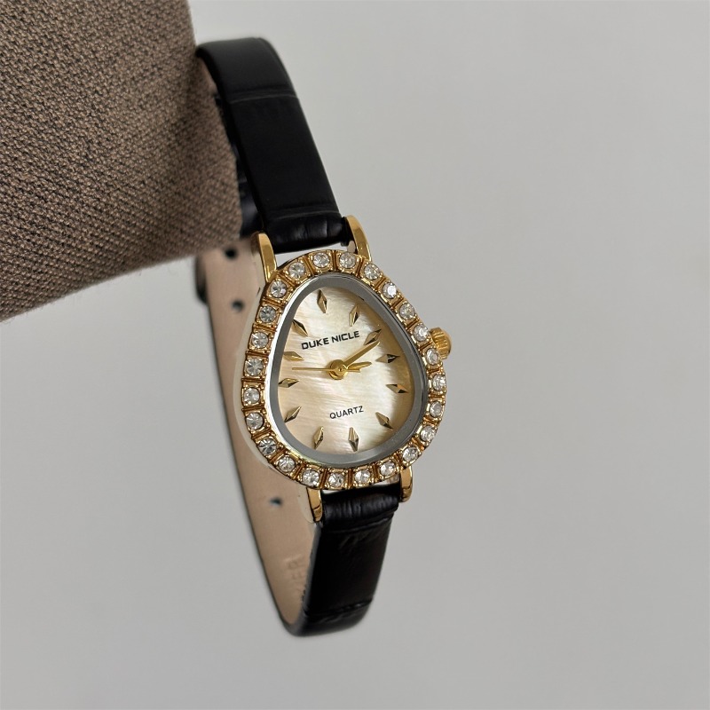 ساعة كوارتز نسائية فاخرة ذهبية - مراجعة Luxury Watch Gold And Black وسعره