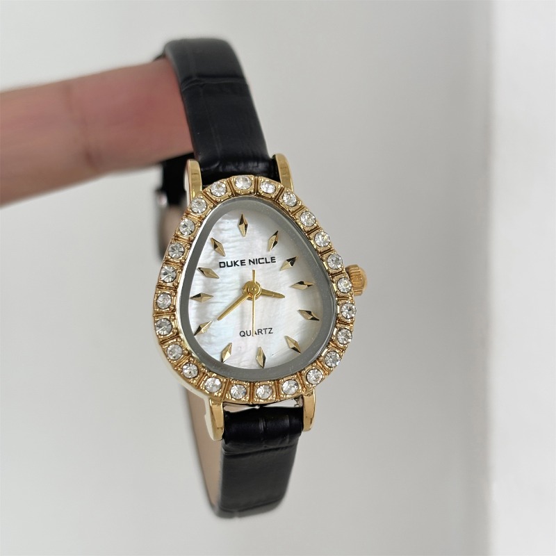 ساعة كوارتز نسائية فاخرة ذهبية - مراجعة Luxury Watch Gold And Black وسعره