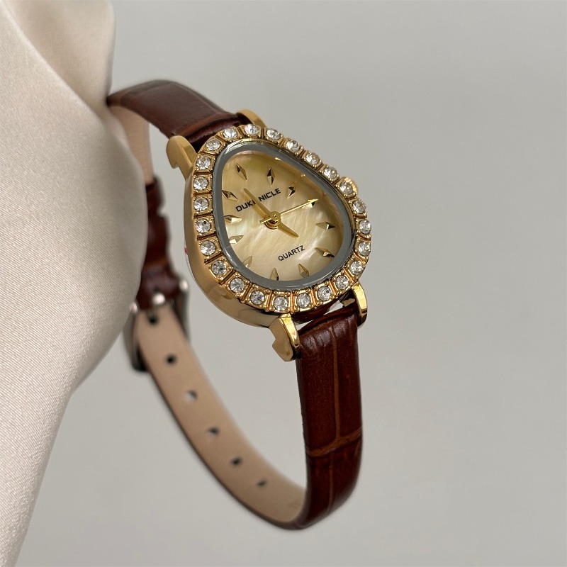 ساعة كوارتز نسائية فاخرة ذهبية - مراجعة Luxury Watch Gold And Black وسعره