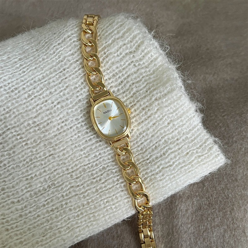 ساعة يد نسائية أنيقة بقرص بيضا - مراجعة Luxury Watch Brand For Women وسعره